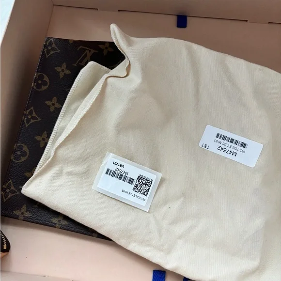 NWT Louis Vuitton Monogram Toiletry Pouch 26 - Picture 2 of 7